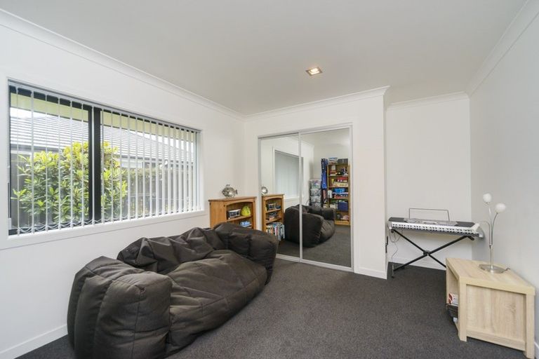 Photo of property in 14 Pegasus Place, Kelvin Grove, Palmerston North, 4414