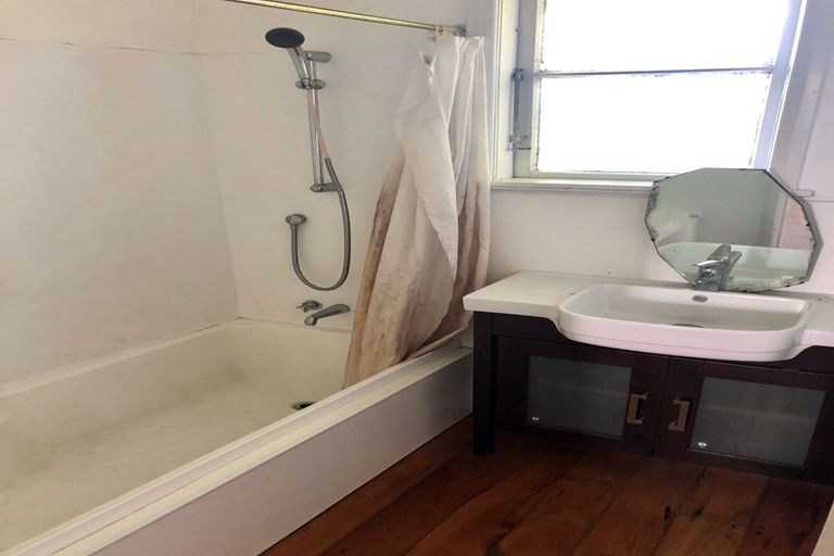 Photo of property in 17 Eastglen Road, Glen Eden, Auckland, 0602