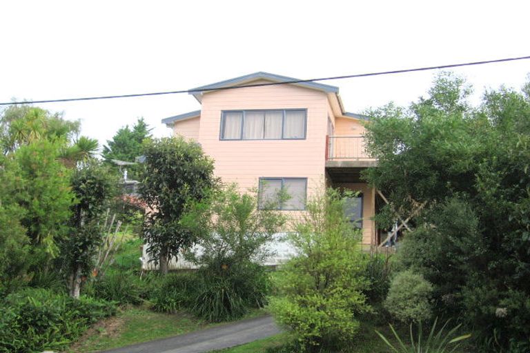 Photo of property in 22 Maori Hut Road, Red Beach, 0932