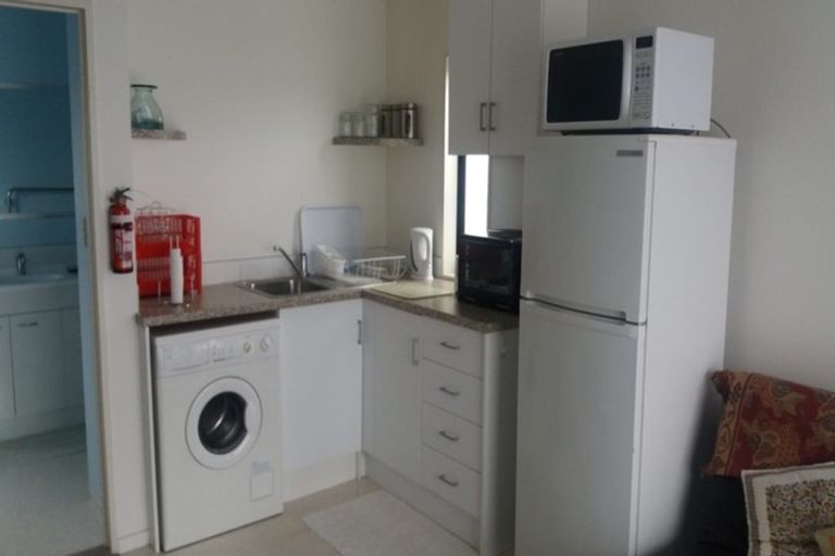Photo of property in 3 Nadine Place, Mangere Bridge, Auckland, 2022