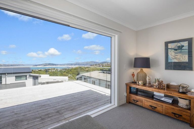 Photo of property in 30 Grumman Lane, Newlands, Wellington, 6037