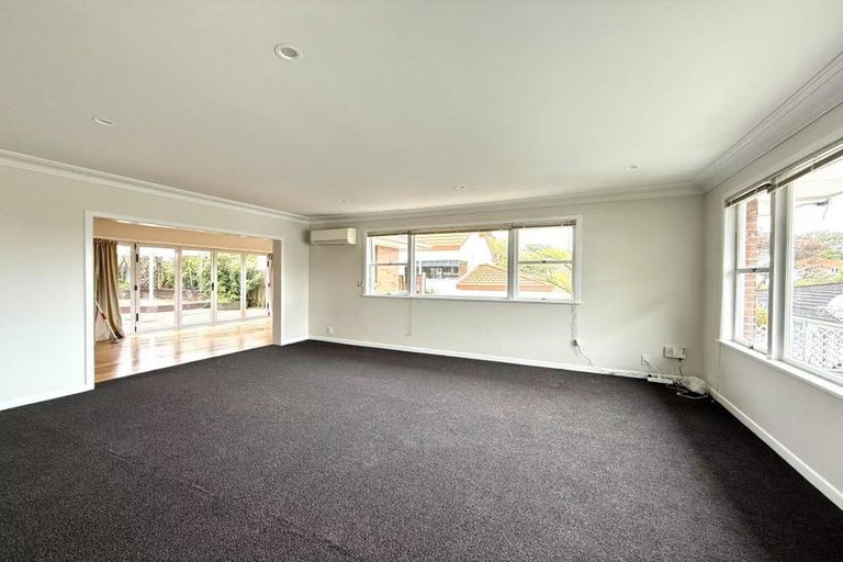 Photo of property in 9 Selwyn Crescent, Forrest Hill, Auckland, 0620