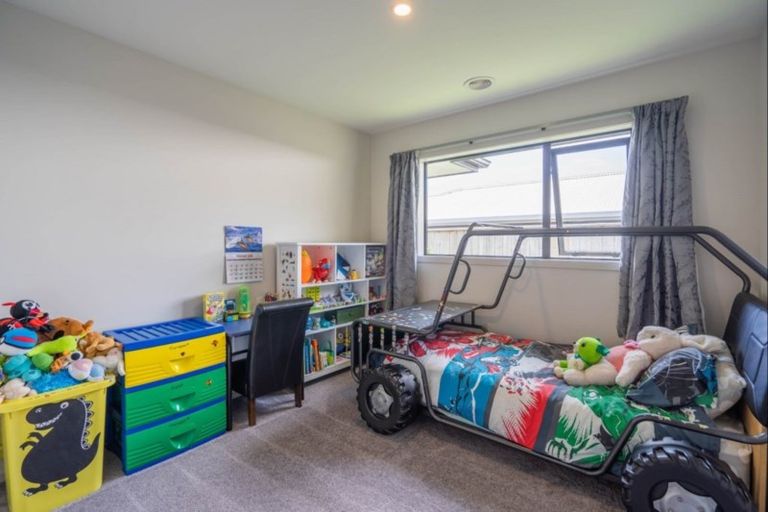 Photo of property in 7 Mahia Lane, Waikanae, 5036