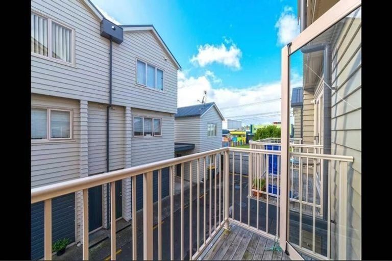 Photo of property in 3/51 Henderson Valley Road, Henderson, Auckland, 0612