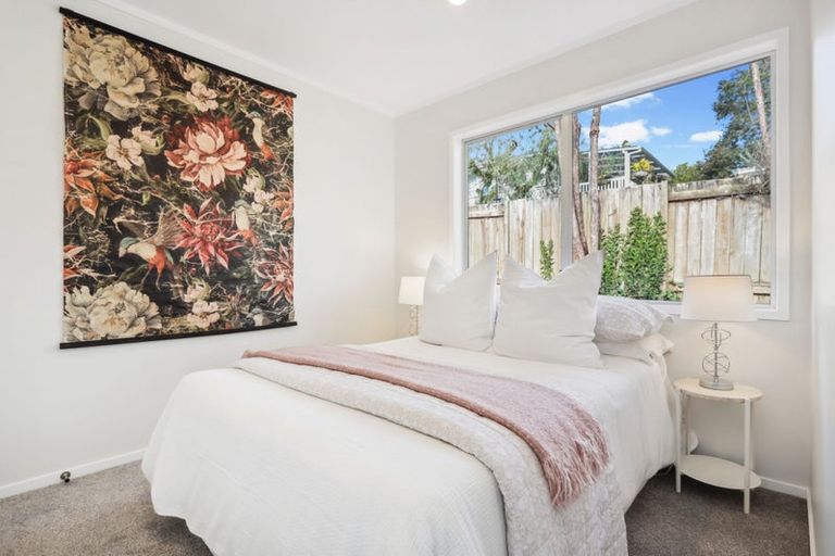 Photo of property in 9a/2 De Val Drive, Titirangi, Auckland, 0604