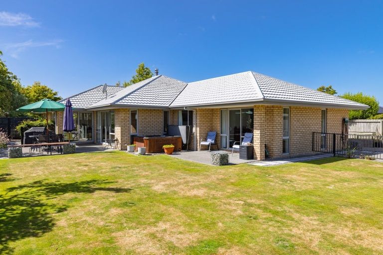 Photo of property in 15 Cairnbrae Drive, Prebbleton, 7604