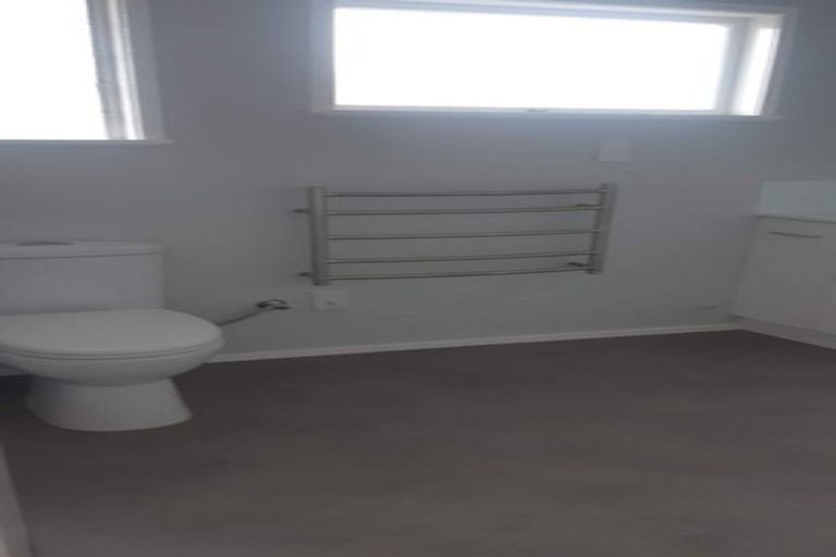 Photo of property in 1/31 Marcel Place, Glenfield, Auckland, 0629