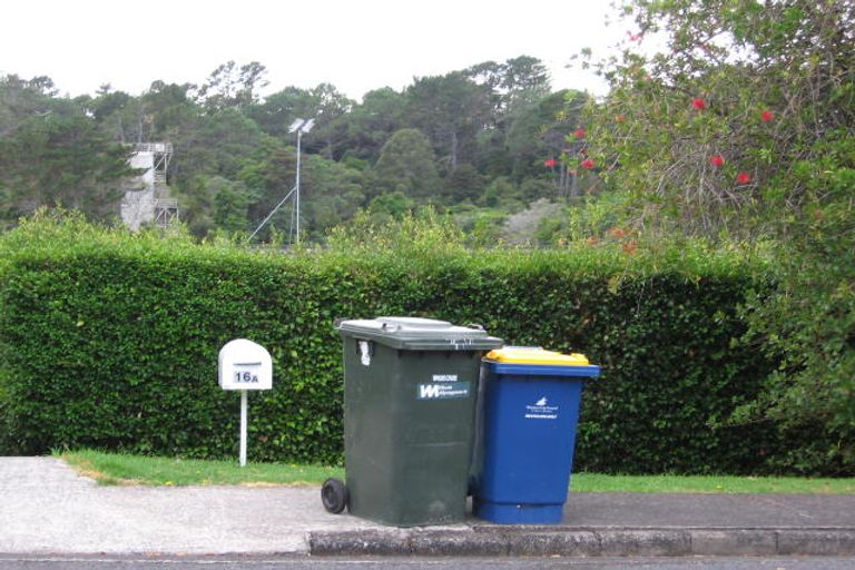 Photo of property in 16 Harrybrook Road, Green Bay, Auckland, 0604