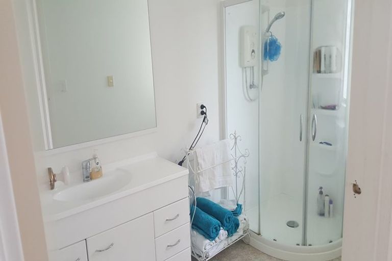 Photo of property in 2a Shanley Crescent, Waiuku, 2123