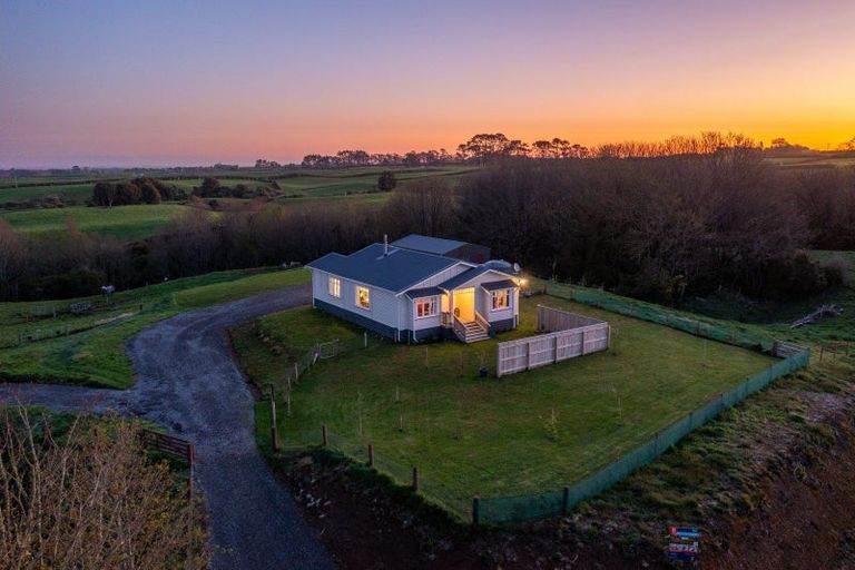 Photo of property in 403 Opunake Road, Cardiff, Stratford, 4391