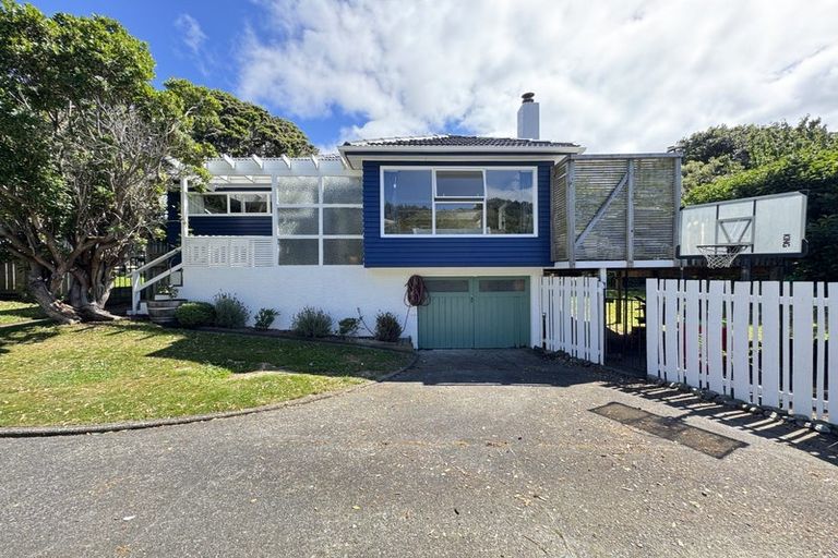 Photo of property in 6 Mahoe Street, Tawa, Wellington, 5028