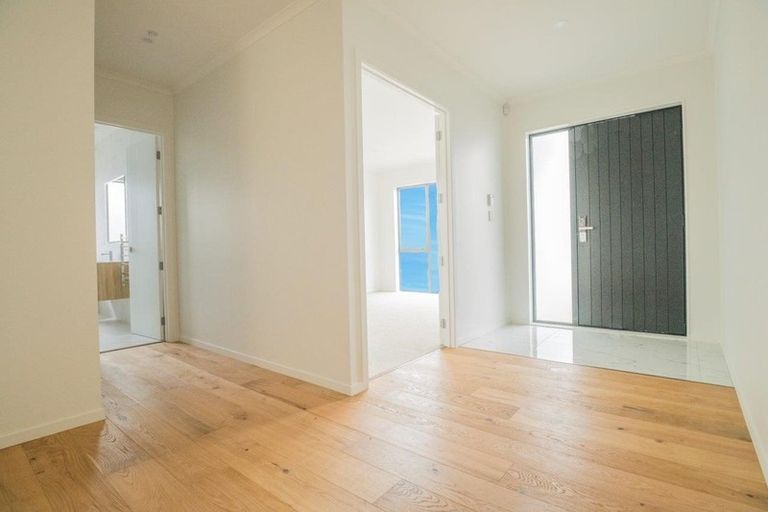 Photo of property in 42 Taikura Avenue, Red Beach, 0932