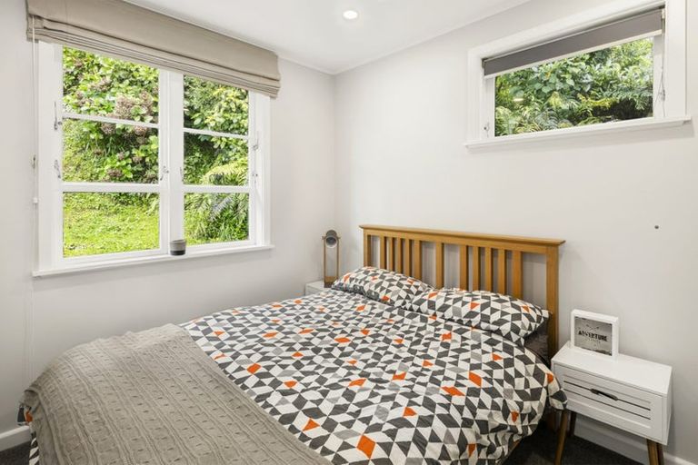 Photo of property in 100 Ruskin Road, Newlands, Wellington, 6037