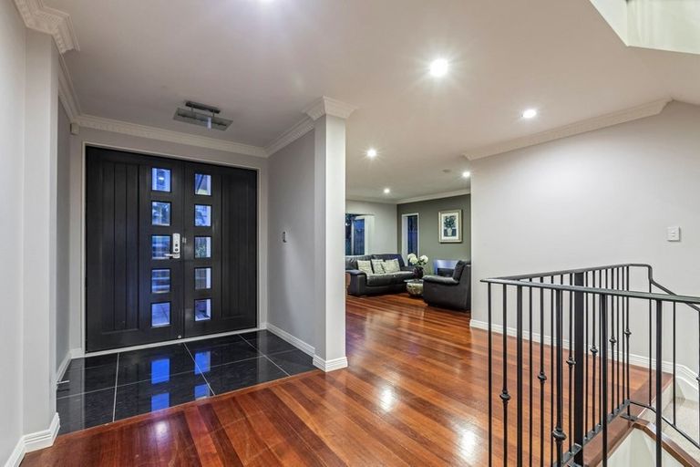 Photo of property in 10 Oak View Terrace, Schnapper Rock, Auckland, 0632