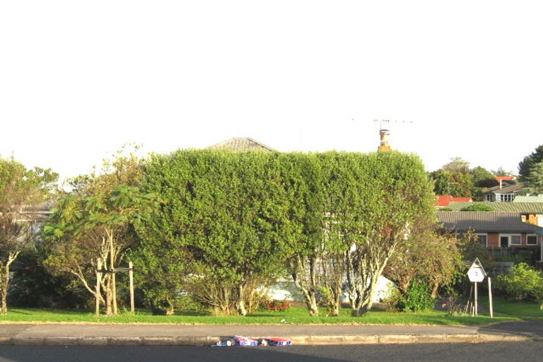 Photo of property in 3 Roberts Road, Te Atatu South, Auckland, 0610