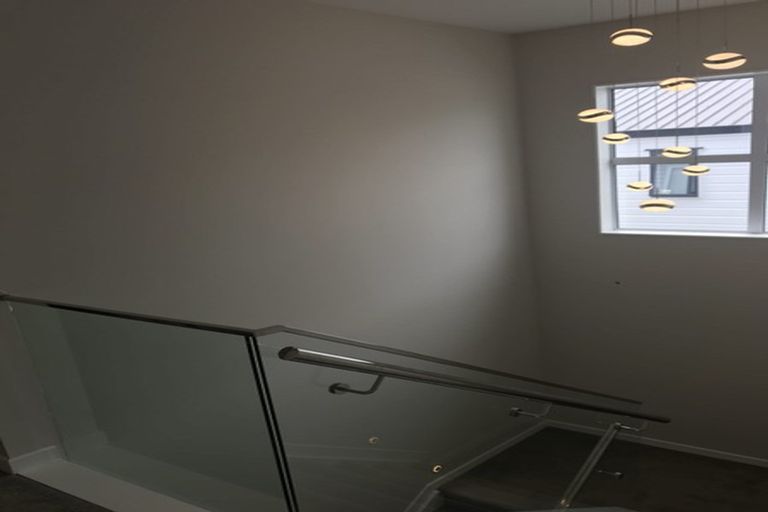 Photo of property in 10 Gunn Way, Hobsonville, Auckland, 0616