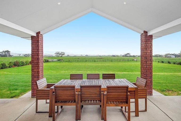 Photo of property in 38 Taurangaruru Road, Waiuku, 2683