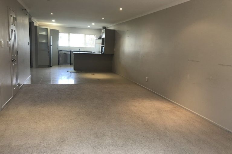 Photo of property in 13 Bushpark Place, Flat Bush, Auckland, 2016