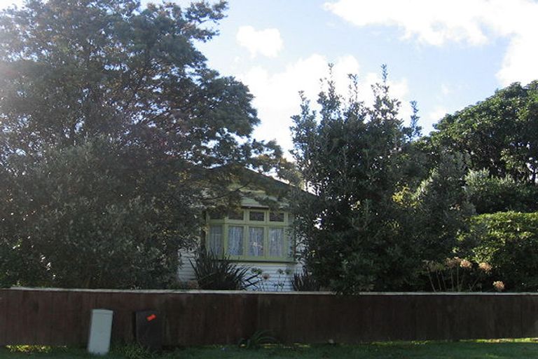 Photo of property in 33 Hardy Street, Waterloo, Lower Hutt, 5011