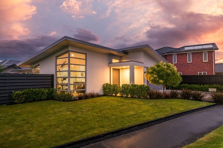Photo of property in 17 Bottle Lake Drive, Parklands, Christchurch, 8083