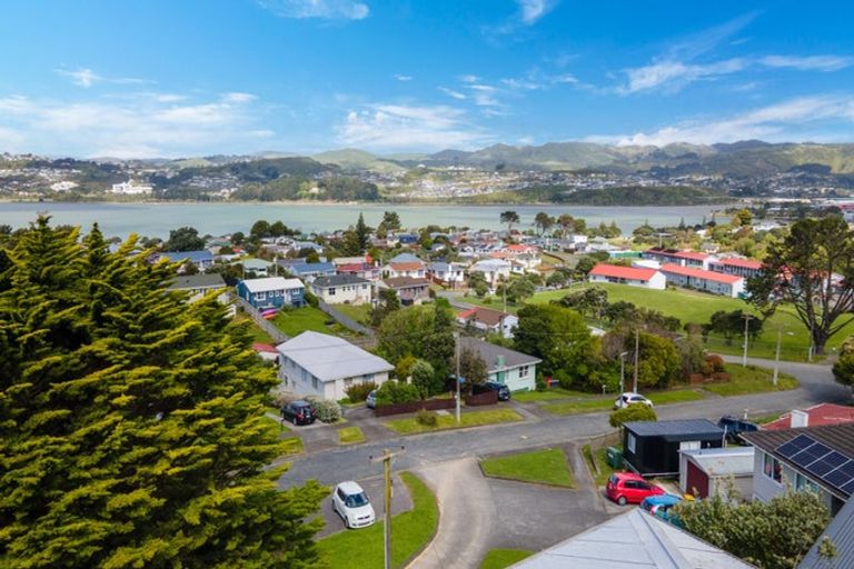 Photo of property in 11 Arene Grove, Titahi Bay, Porirua, 5022