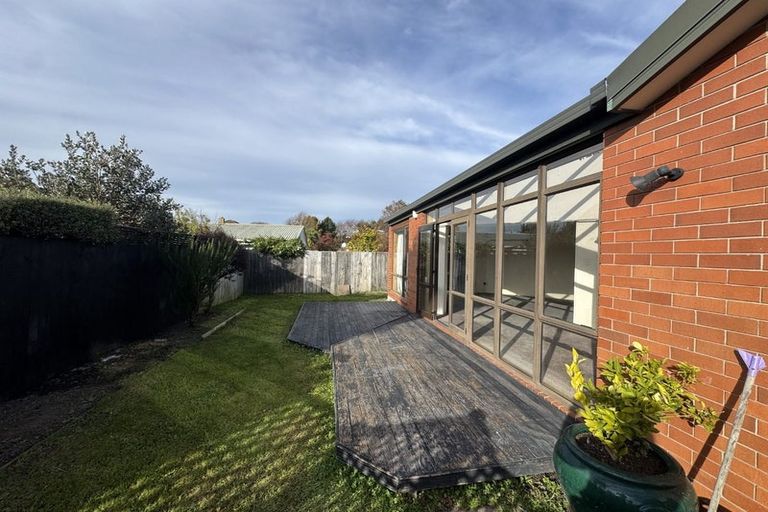 Photo of property in 17a Wittys Road, Avonhead, Christchurch, 8042