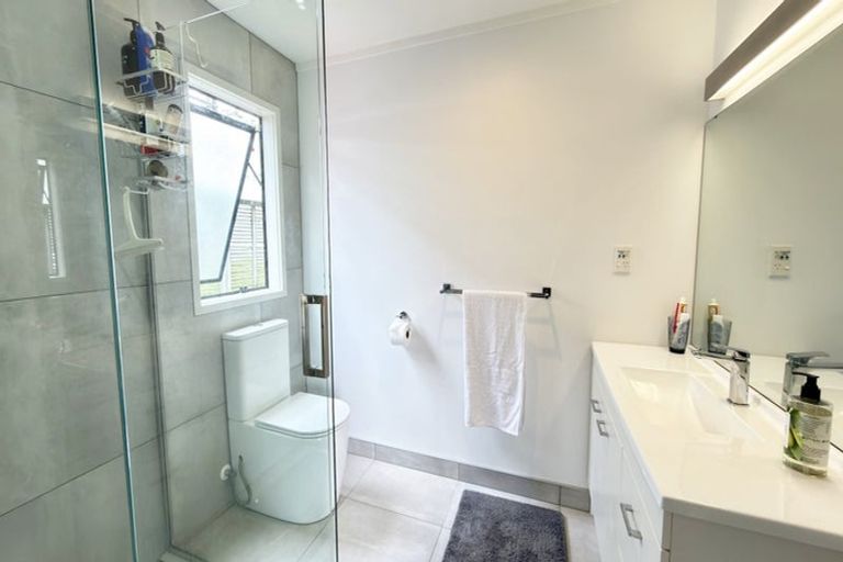 Photo of property in 16 Onetaunga Road, Chatswood, Auckland, 0626