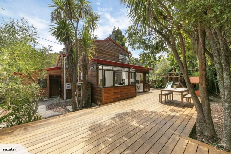 Photo of property in 111 Woodlands Park Road, Titirangi, Auckland, 0604