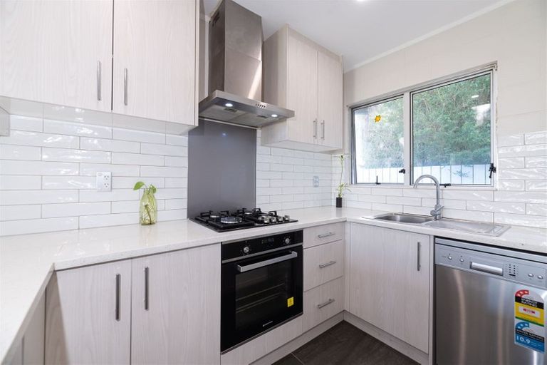 Photo of property in 3/1 Tawa Road, Te Atatu Peninsula, Auckland, 0610