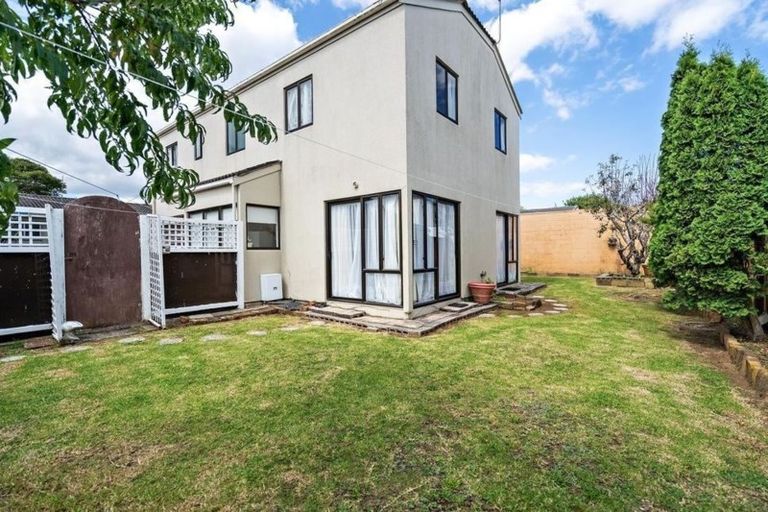 Photo of property in 2/77 Fitzroy Street, Papatoetoe, Auckland, 2104