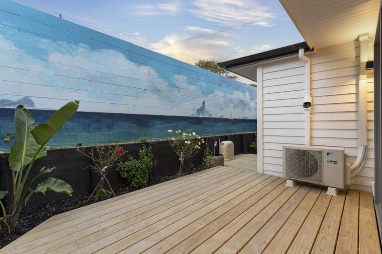 Photo of property in 1d Stottholm Road, Titirangi, Auckland, 0604