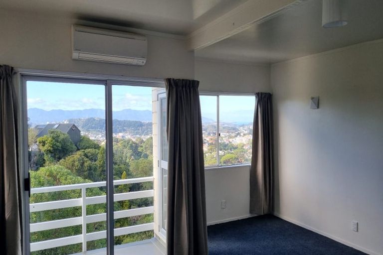 Photo of property in 29a Harbour View Road, Northland, Wellington, 6012