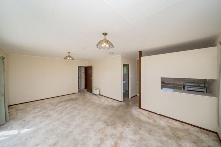 Photo of property in 198 Waihi Road, Hawera, 4610