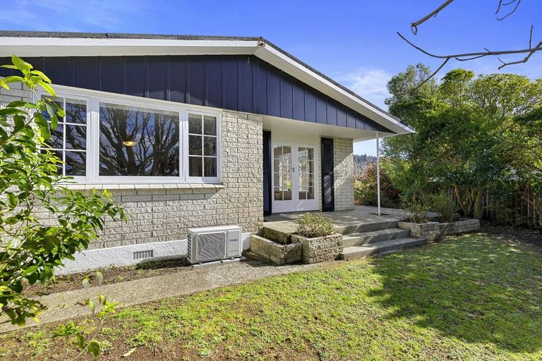 Photo of property in 27 Sunbrae Drive, Silverstream, Upper Hutt, 5019