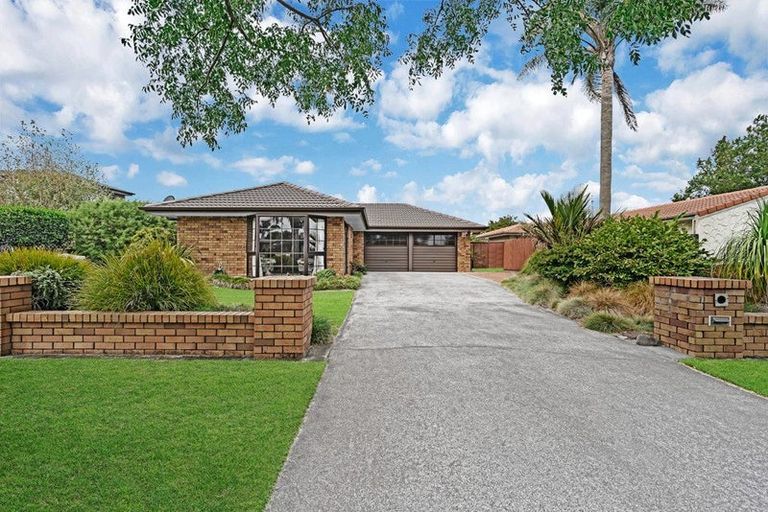 Photo of property in 11 Jessika Place, Conifer Grove, Takanini, 2112