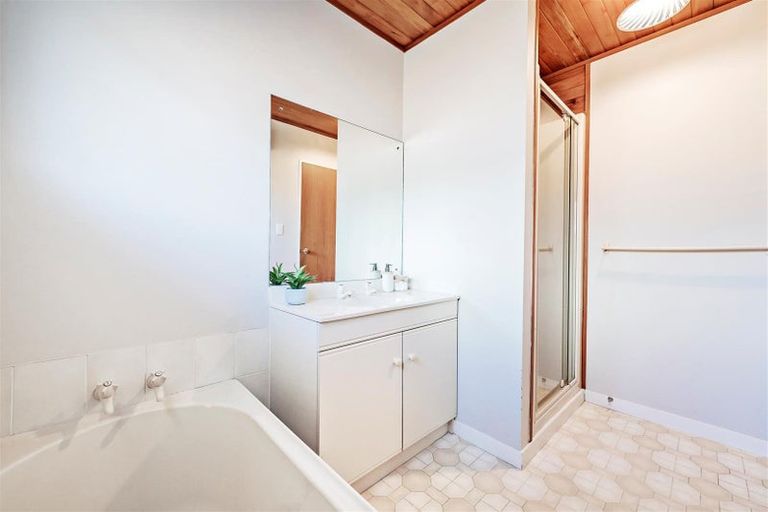 Photo of property in 21a Wharenui Road, Upper Riccarton, Christchurch, 8041