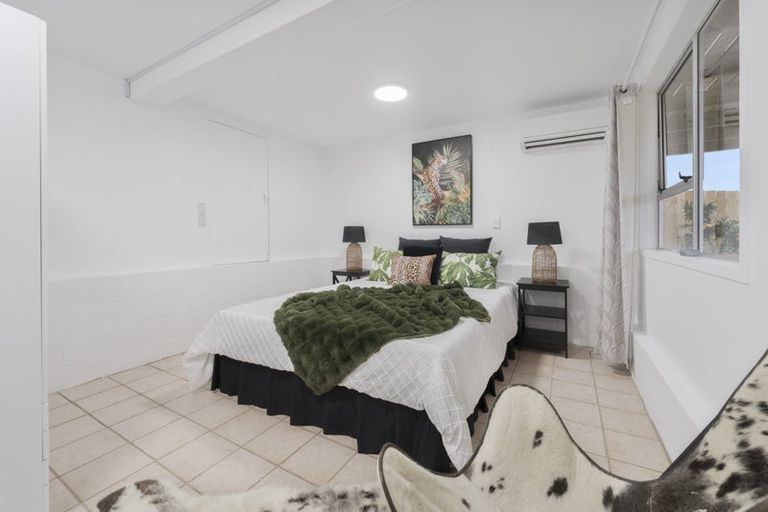 Photo of property in 92 Gallony Avenue, Massey, Auckland, 0614