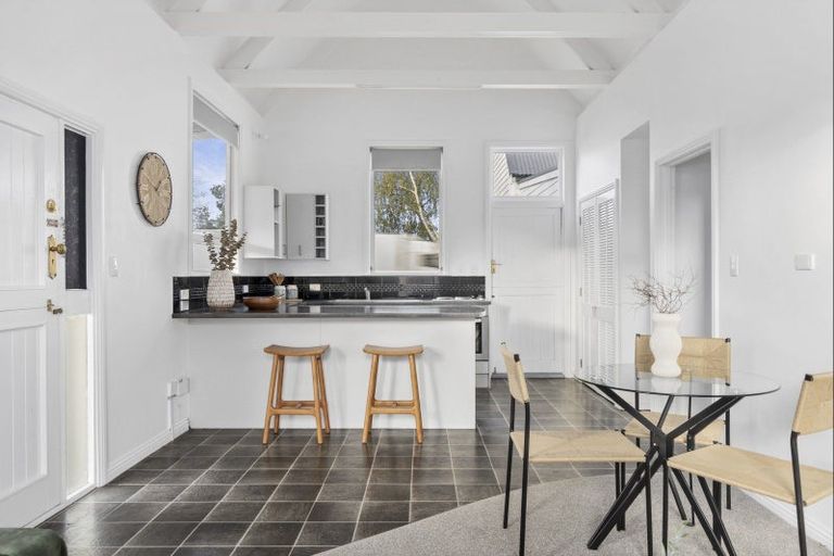 Photo of property in 2/201 Victoria Street, Cambridge, 3434