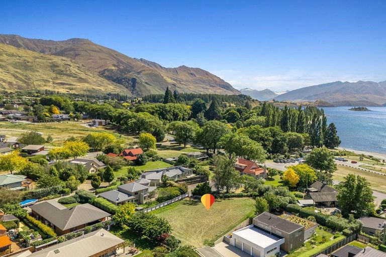 Photo of property in 1 Jessies Crescent, Wanaka, 9305