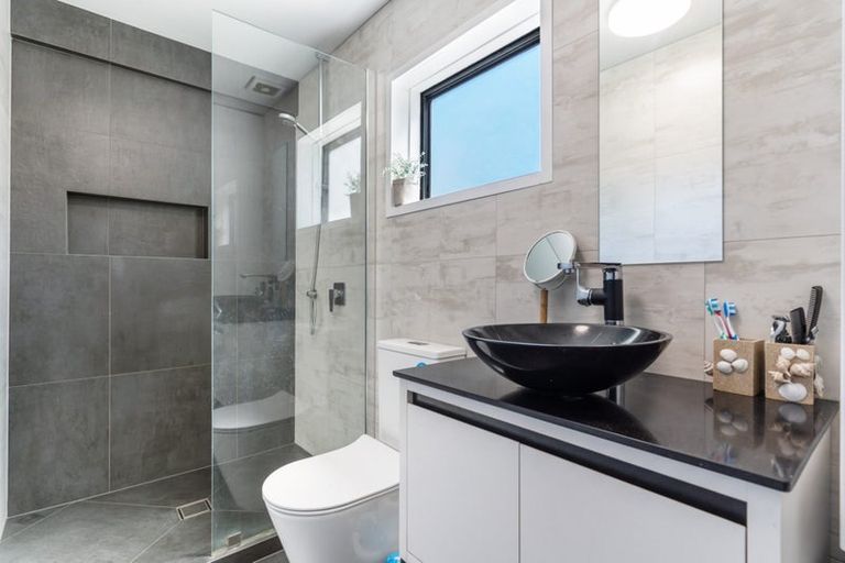 Photo of property in 14 Rena Place, West Harbour, Auckland, 0618