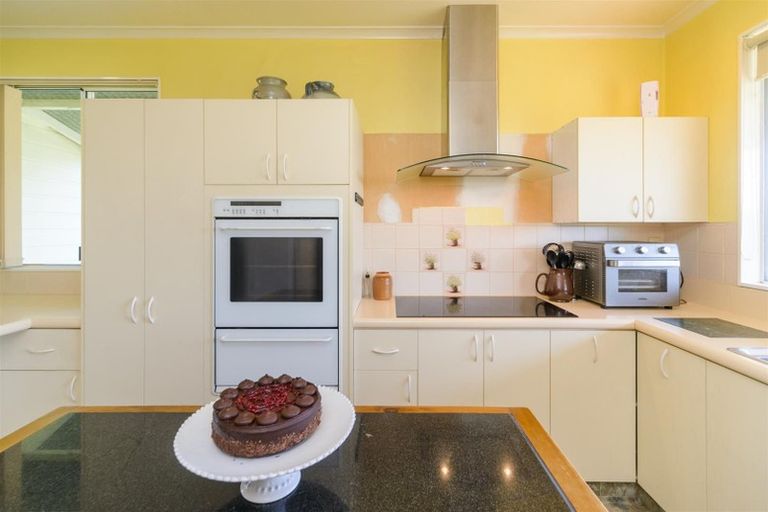 Photo of property in 20 Ross Street, Marton, 4710