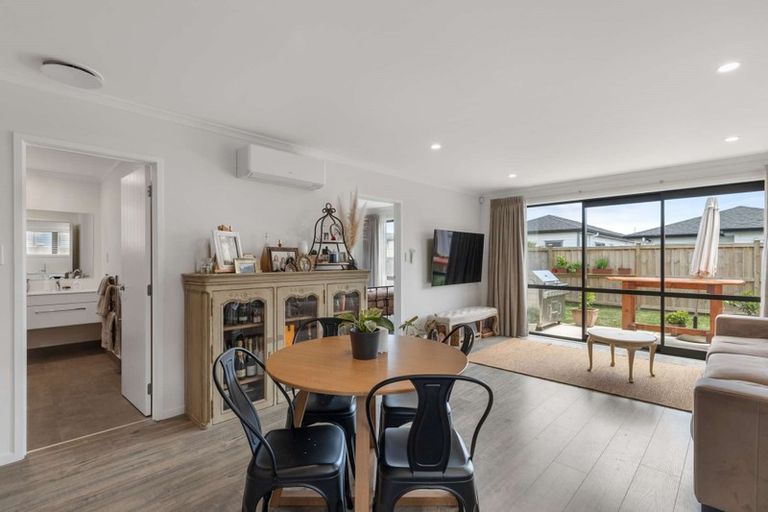 Photo of property in 11 Survila Street, Takanini, 2110