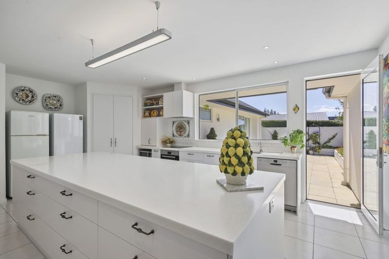 Photo of property in 72 Oakgrove Drive, Rangiora, 7400