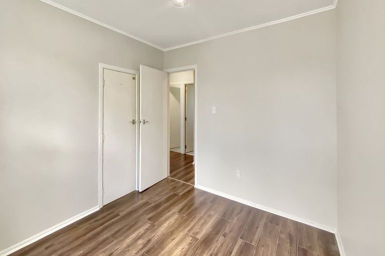 Photo of property in 6 Hughdene Place, Henderson, Auckland, 0610