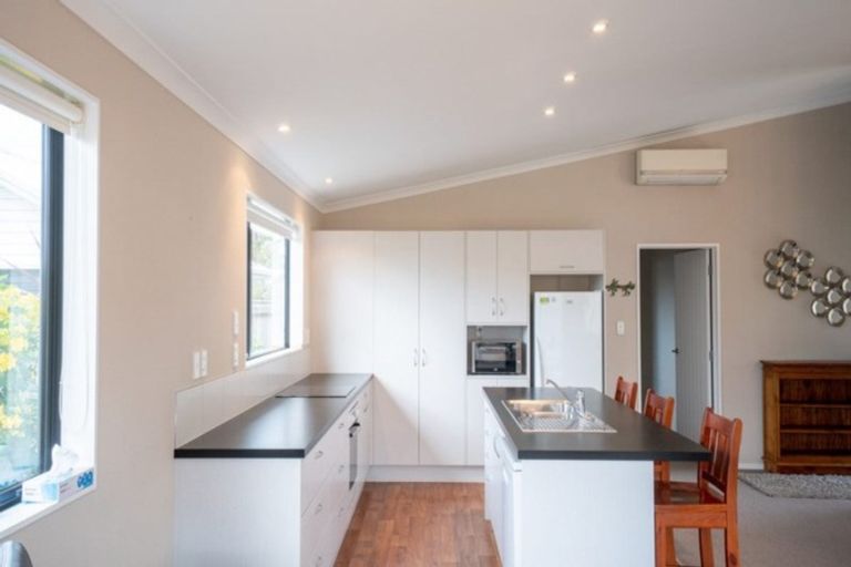 Photo of property in 76 Keeling Street, West End, Palmerston North, 4412