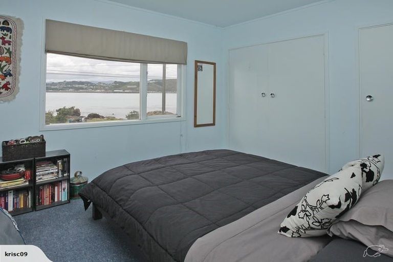 Photo of property in 2/330 Queens Drive, Lyall Bay, Wellington, 6022