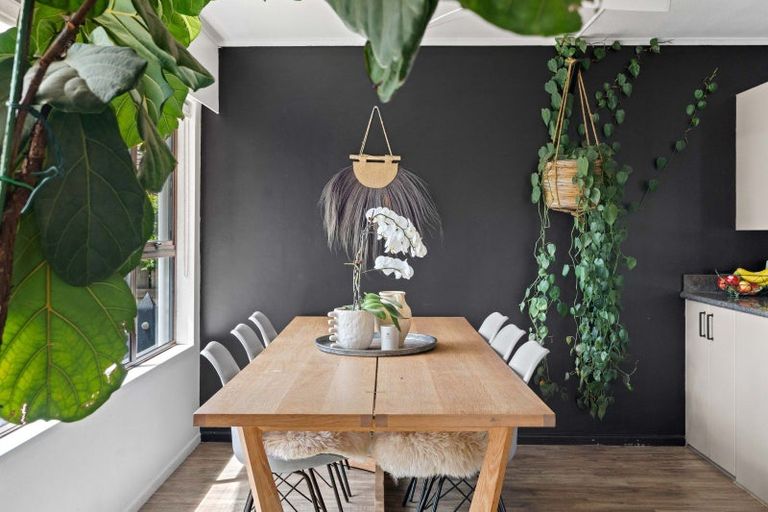 Photo of property in 1 Mahupuku Street, Greytown, 5712