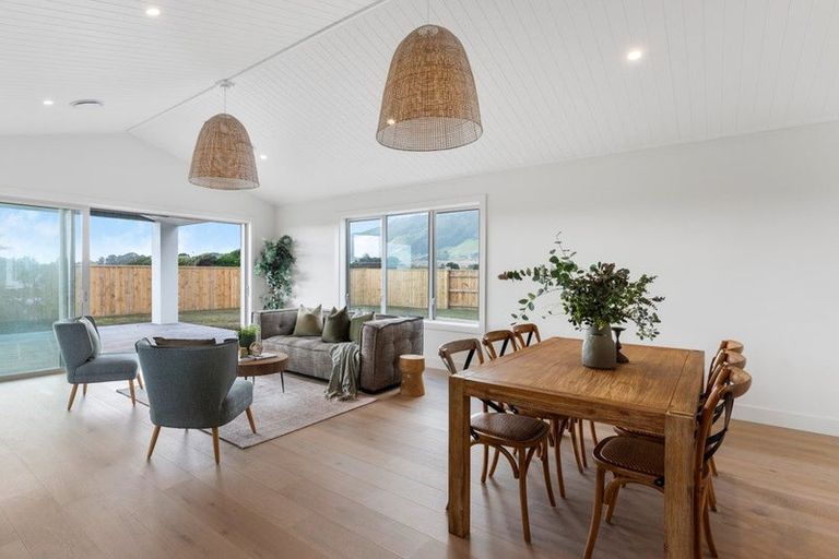 Photo of property in 7 Pihoihoi Close, Waikanae, 5036