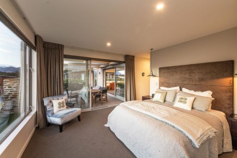 Photo of property in 16 Edgewood Place, Wanaka, 9305