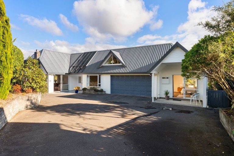 Photo of property in 69 Thatcher Crescent, Crofton Downs, Wellington, 6035